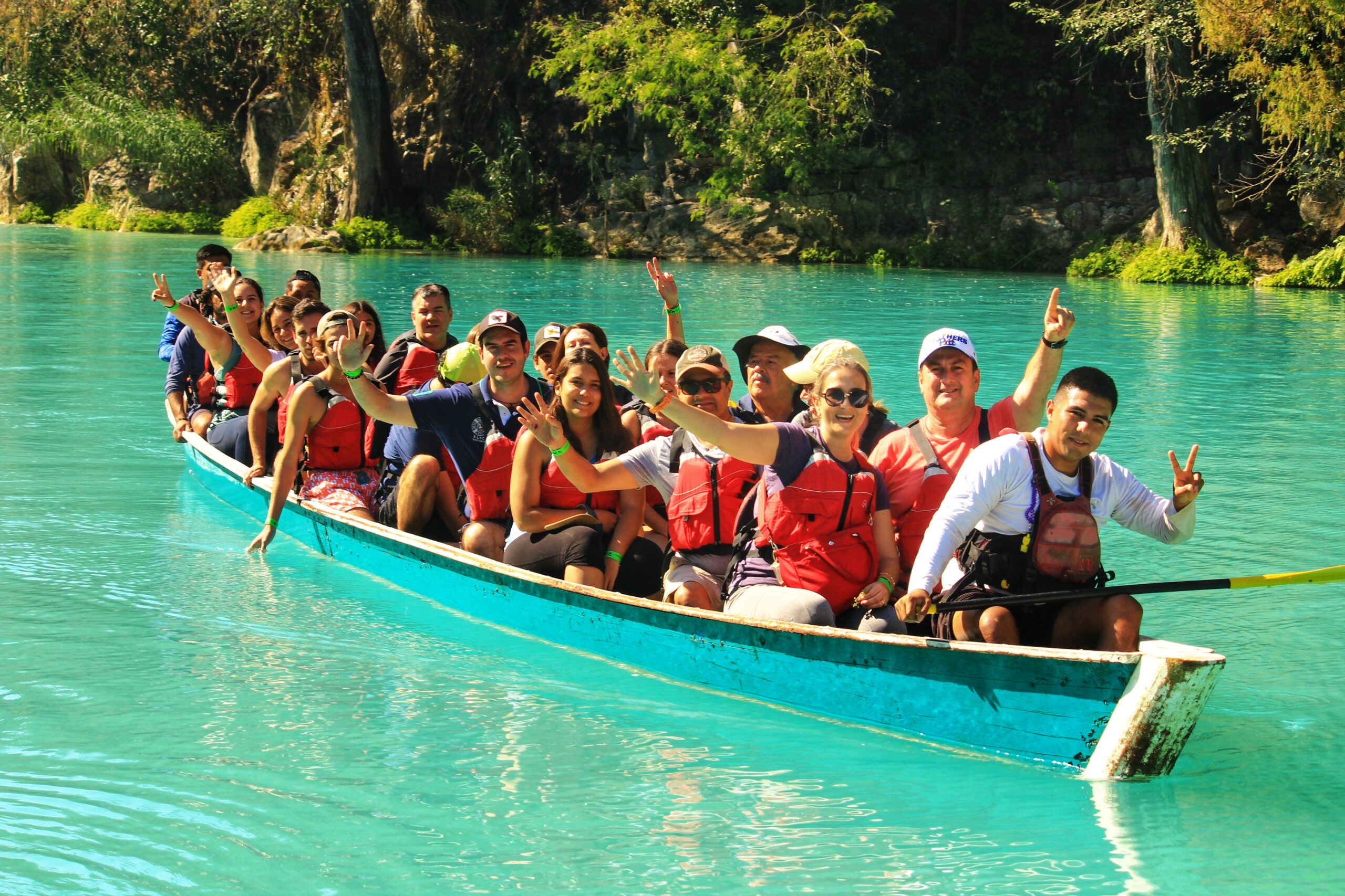 familia en canoa